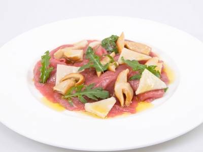 Carpaccio de bœuf aux cèpes sous huile